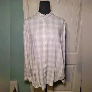 Gap Pearl button down long sleeve size large.